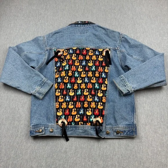 Wrangler Denim Jacket Mens Medium Blue‎ Rugged Wear Trucker Guitar Print Western